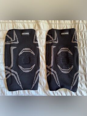 Anaconda Compression Jiu Jitsu Knee Sleeves Black and Gray